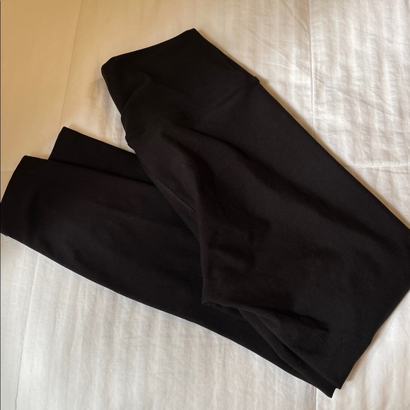 Peloton Black High-Waist Leggings Women’s Large Logo Print 7/8 Length - Picture 4 of 5